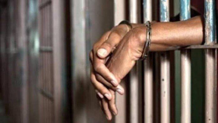 حقيقة عدم دفع احد أفراد الشرطة أجرة لسائق توك توك