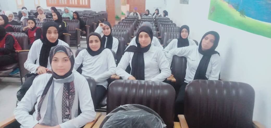 فرحة الطالبات بحصولهن على المركز الثاني جمهورياً فرحة الطالبات بحصولهن على المركز الثاني جمهورياً