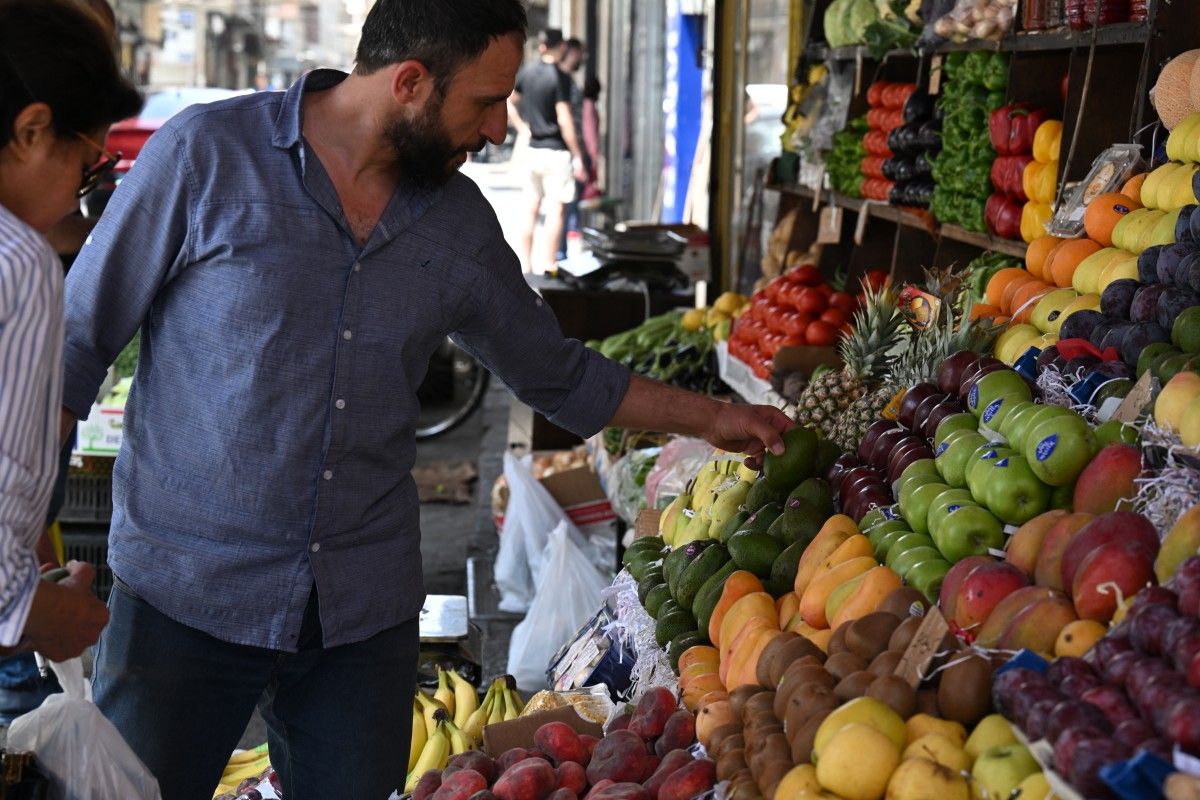 متجر لبيع الفواكه في سوريا (ا ف ب)