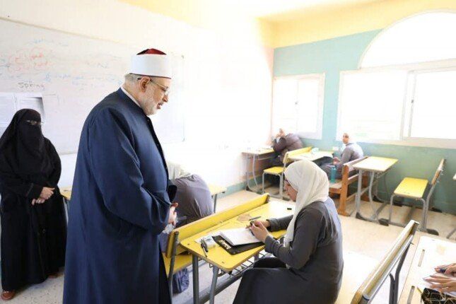 وكيل الأزهر يتفقد لجان الثانوية الأزهرية في اليوم الأول ويطمئن على سير الامتحانات