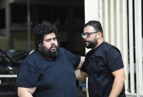 أبرزهم أحمد فهمي وفتحي عبد الوهاب.. نجوم الفن يؤازرون إياد صالح في عزاء والده «صور»