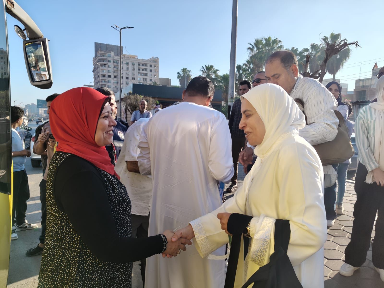 الأهالي يودعون الحجاج