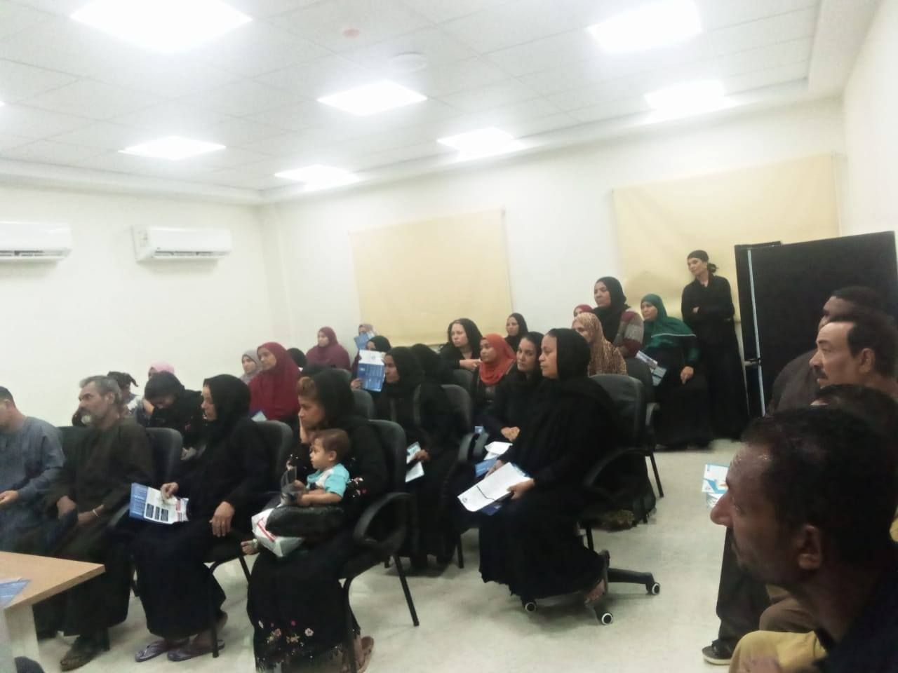 حضور ندوة توعوية عن التأمين الصحي الشامل بقرية الديمقراط حضور ندوة توعوية عن التأمين الصحي الشامل بقرية الديمقراط