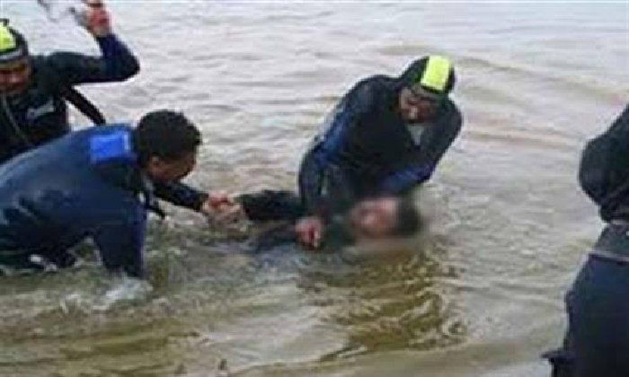 انتشال جثمان شاب غرق في فرع رشيد بالمنوفية