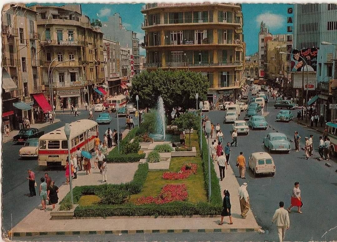 صورة ملوّنة لساحة الدباس في بيروت خلال الستينات. (أرشيفية)