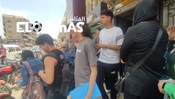 طلاب الإعدادية بالقليوبية يعبرون عن سعادتهم لسهولة امتحاني الجبر والدراسات