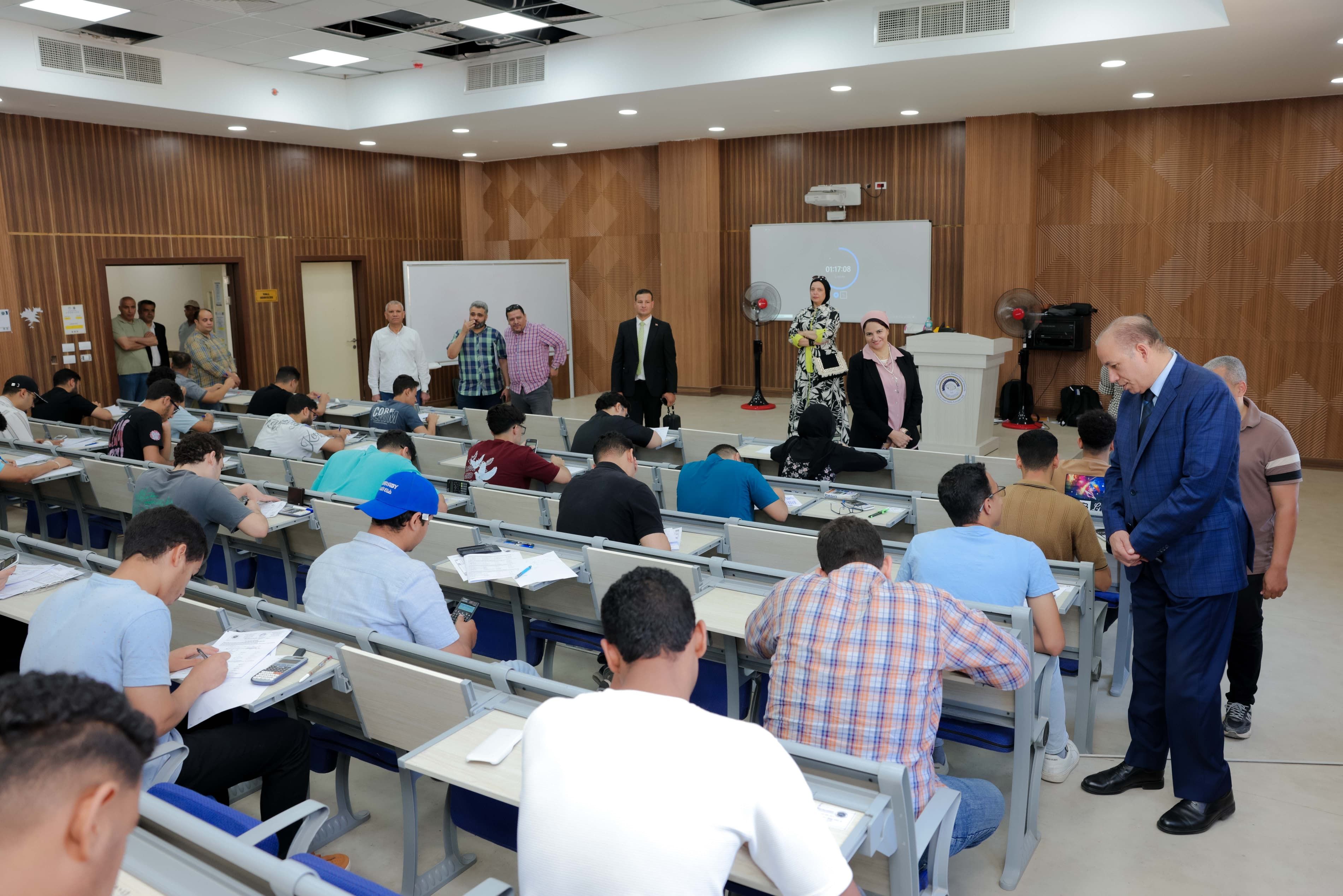 تفقد رئيس الجامعة للإختبارات تفقد رئيس الجامعة للإختبارات