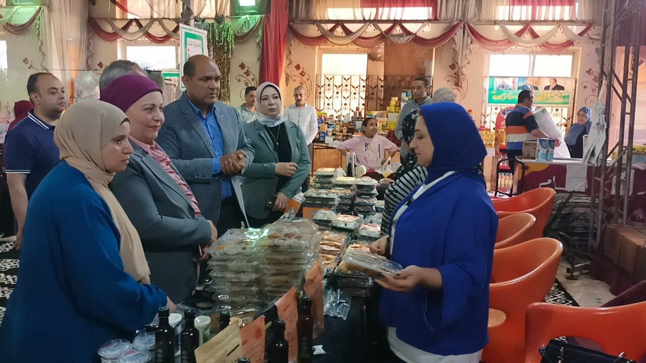 جانب من المعرض بدسوق جانب من المعرض بدسوق