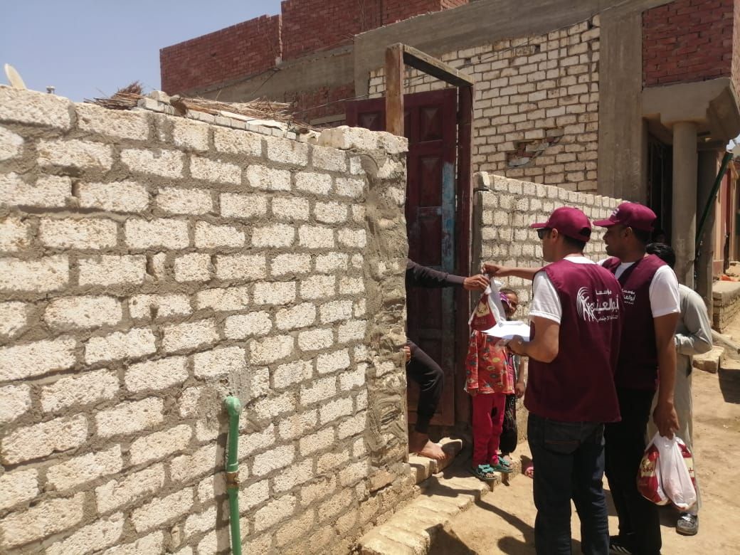 أبو العنين عضو التحالف الوطنى تواصل توزيع اللحوم ببنى سويف بمناسبة عيد الاضحى (7) أبو العنين عضو التحالف الوطنى تواصل توزيع اللحوم ببنى سويف بمناسبة عيد الاضحى (7)