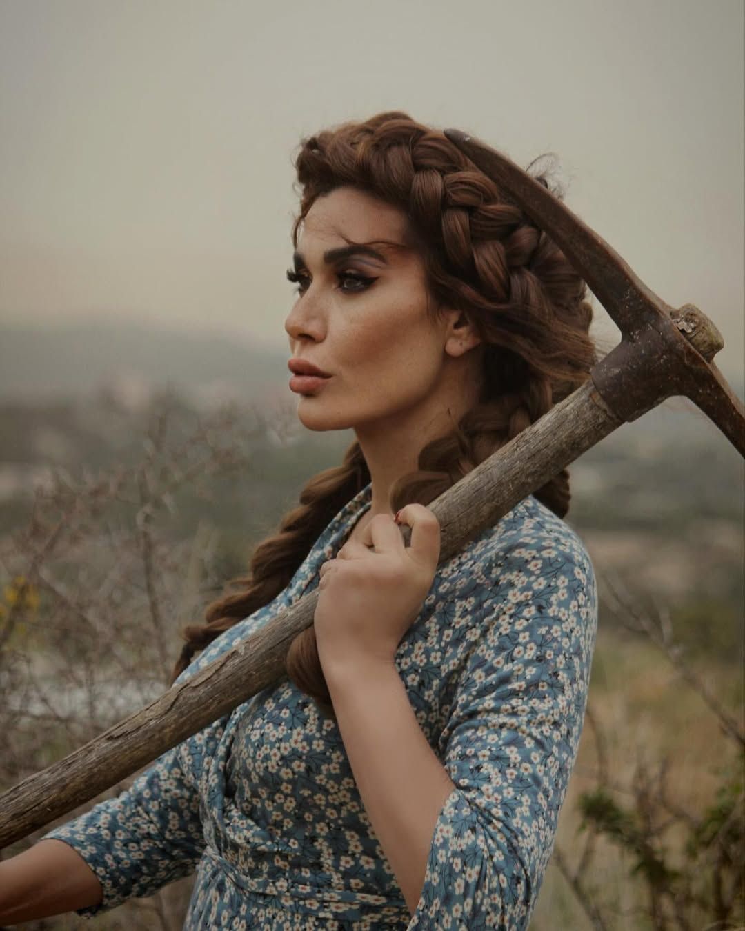 تسريحات شعر مكياج النمش بأسلوب نادين الراسي (إنستغرام)