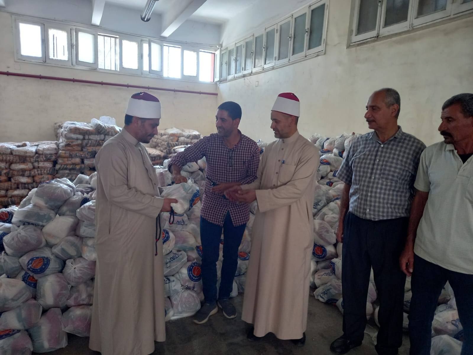 توزيع 2000 شنطة على الاسر بمناسبة عيد الأضحى المبارك