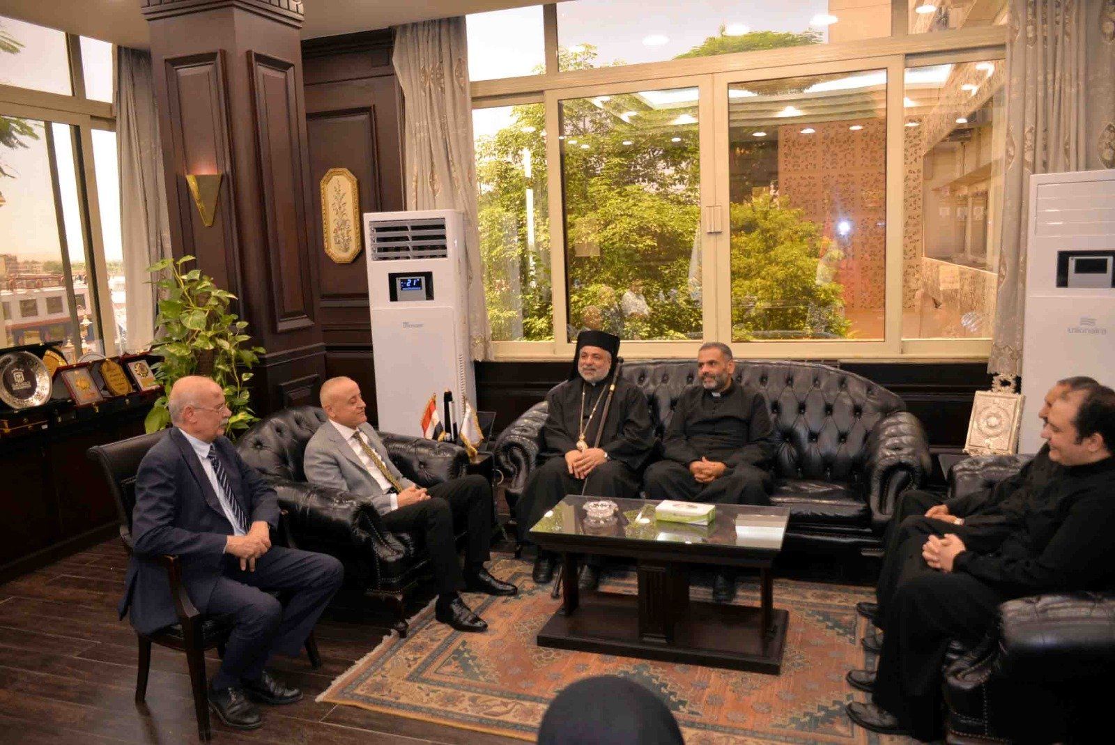 محافظ الأقصر يستقبل وفود الكنائس لتقدم التهنئة بعيد الأضحى محافظ الأقصر يستقبل وفود الكنائس لتقدم التهنئة بعيد الأضحى