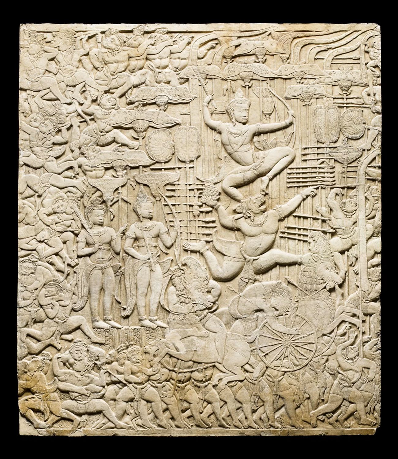 من الجداريات المنحوتة في أنغكور.