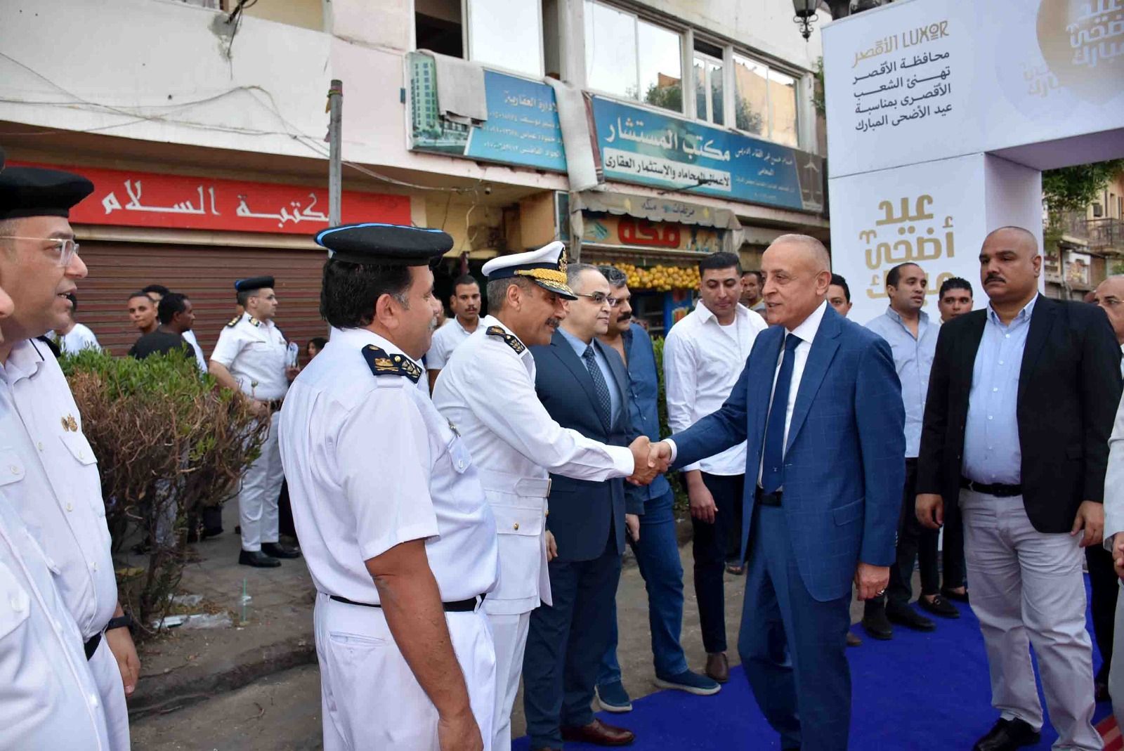 المحافظ يقدم التهانى بعيد الاضحى المبارك المحافظ يقدم التهانى بعيد الاضحى المبارك