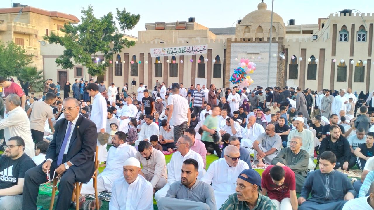 محافظ شمال سيناء يؤدي صلاة عيد الأضحى في الشيخ زويد (9) محافظ شمال سيناء يؤدي صلاة عيد الأضحى في الشيخ زويد (9)