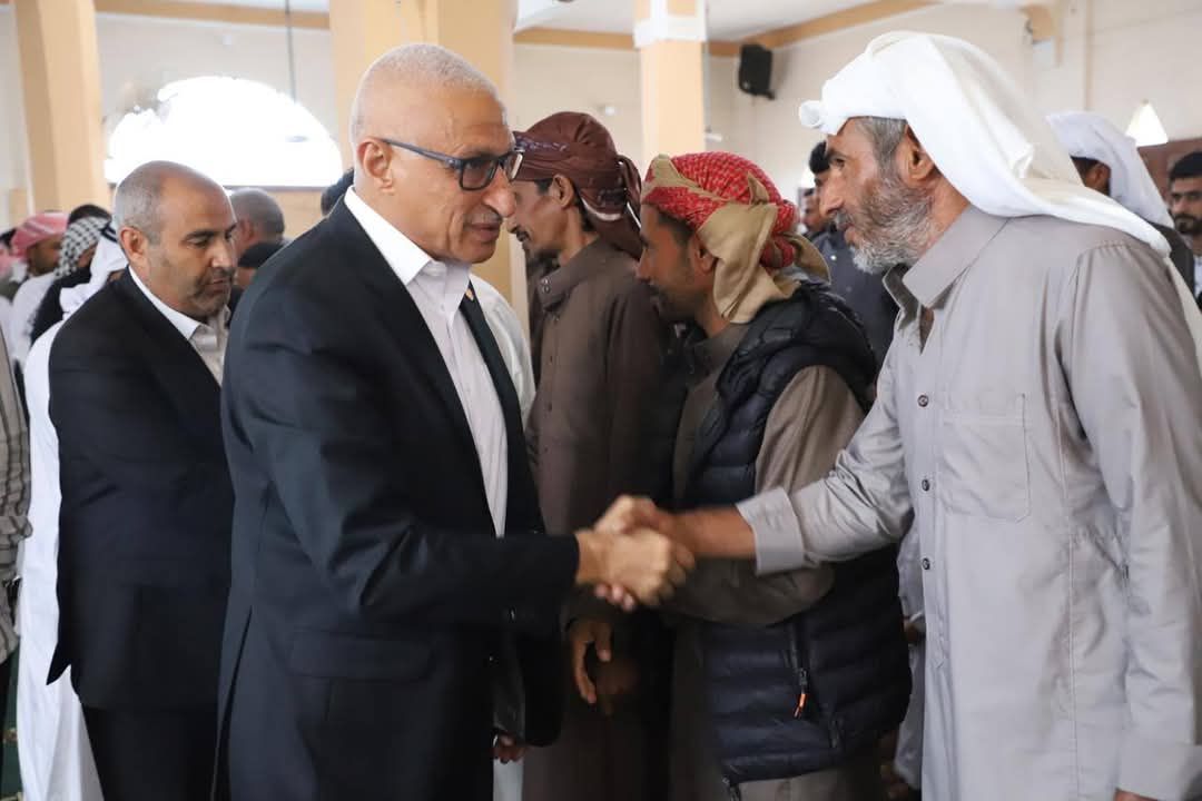 محافظ شمال سيناء يؤدي صلاة عيد الأضحى في الشيخ زويد (1) محافظ شمال سيناء يؤدي صلاة عيد الأضحى في الشيخ زويد (1)