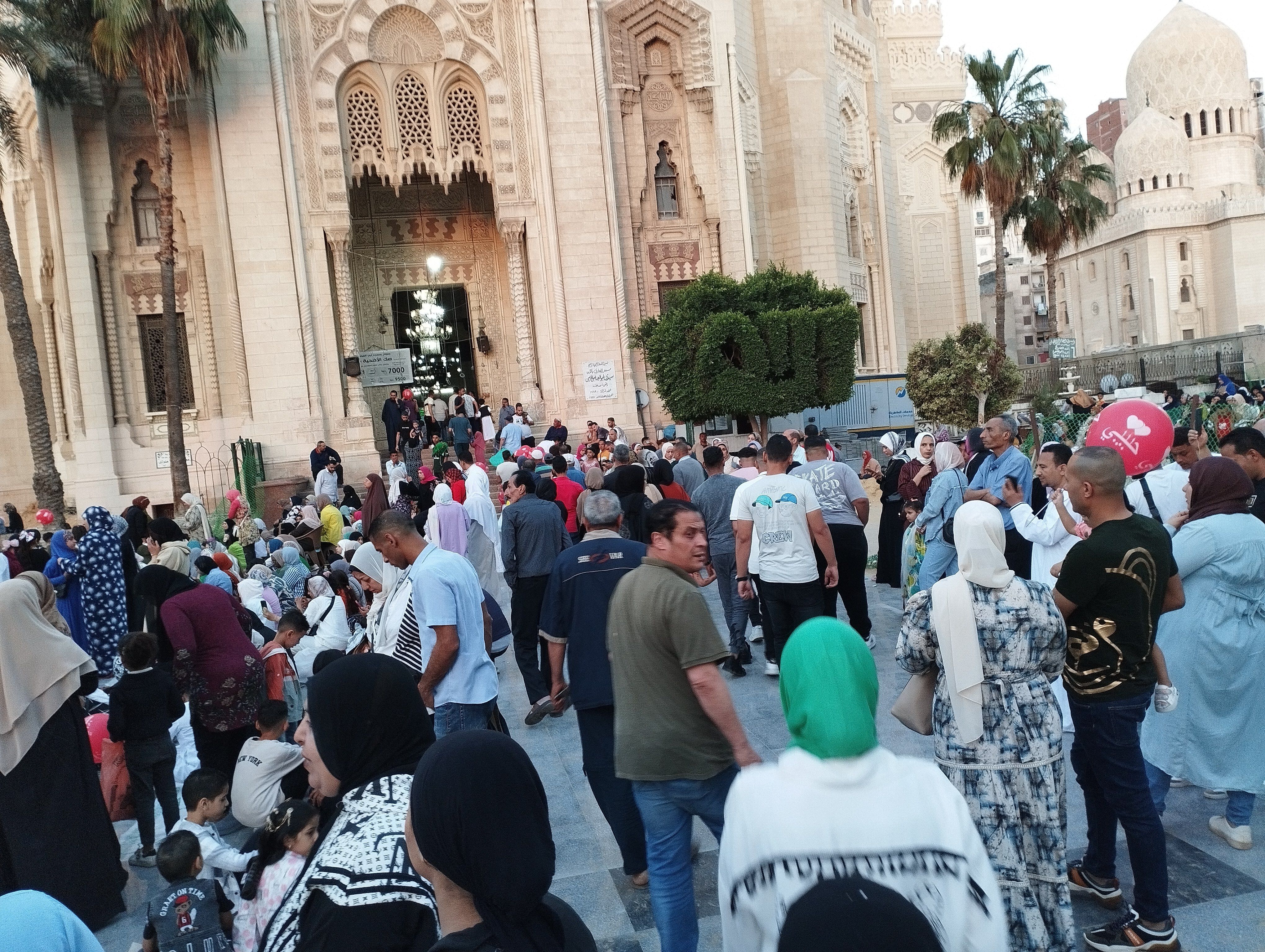 التوافد علي مسجد المرسي ابو العباس