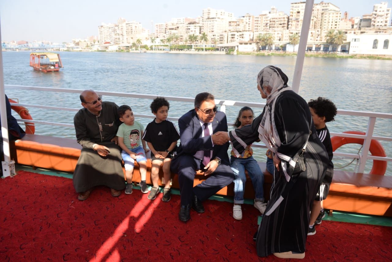 محافظ الدقهلية في جولة بالأتوبيس النهرى بأول أيام تشغيله في عيد الأضحى (3) محافظ الدقهلية في جولة بالأتوبيس النهرى بأول أيام تشغيله في عيد الأضحى (3)
