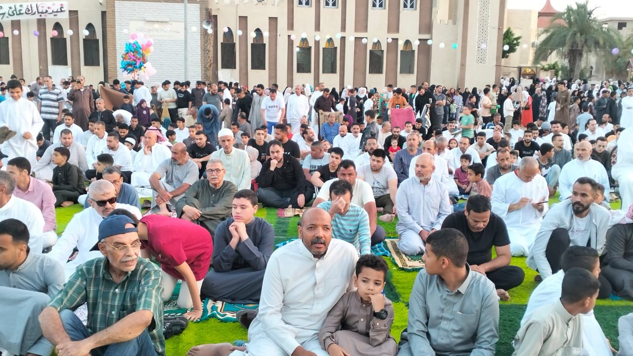محافظ شمال سيناء يؤدي صلاة عيد الأضحى في الشيخ زويد (11) محافظ شمال سيناء يؤدي صلاة عيد الأضحى في الشيخ زويد (11)