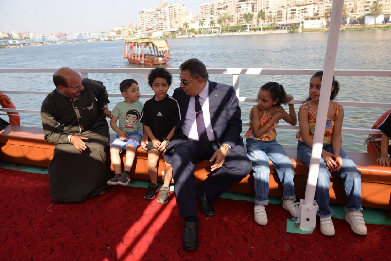 محافظ الدقهلية في جولة بالأتوبيس النهرى بأول أيام تشغيله في عيد الأضحى (6) محافظ الدقهلية في جولة بالأتوبيس النهرى بأول أيام تشغيله في عيد الأضحى (6)