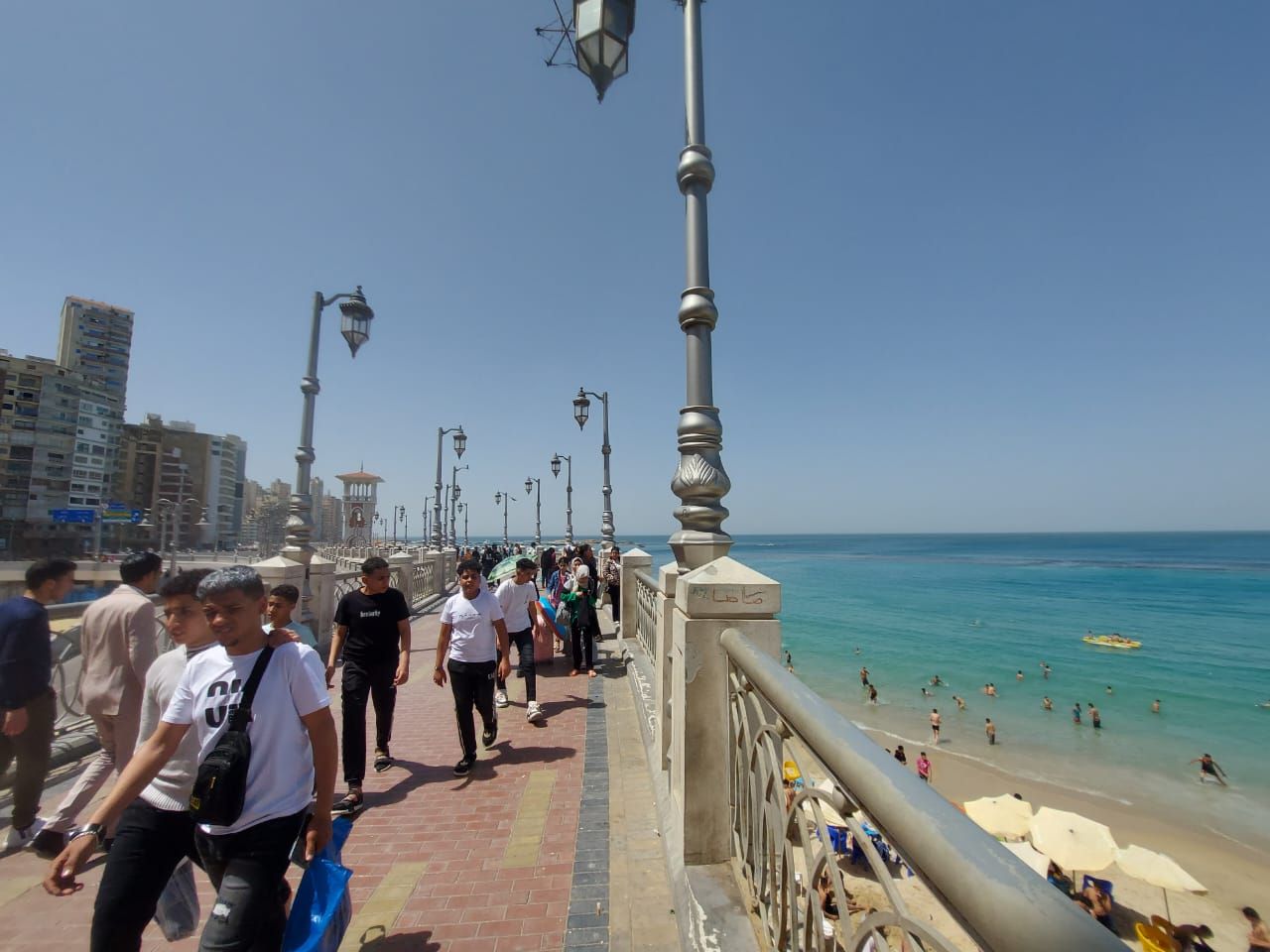 الاقبال على الممشى السياحى الاقبال على الممشى السياحى