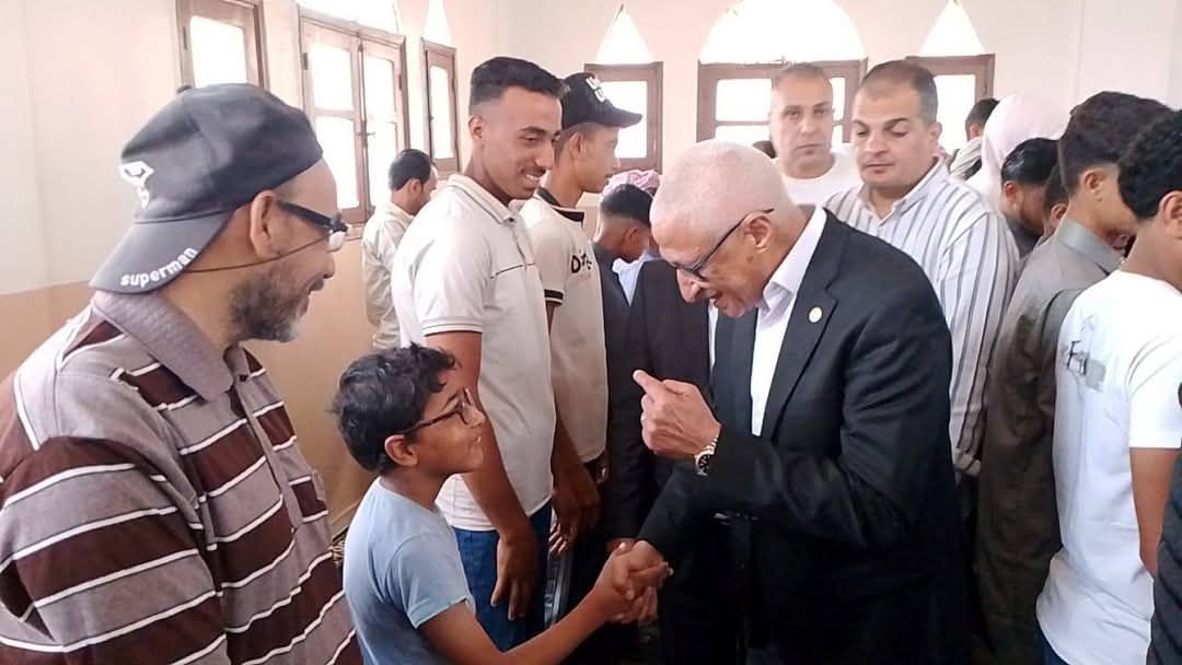 محافظ شمال سيناء يؤدي صلاة عيد الأضحى في الشيخ زويد (13) محافظ شمال سيناء يؤدي صلاة عيد الأضحى في الشيخ زويد (13)