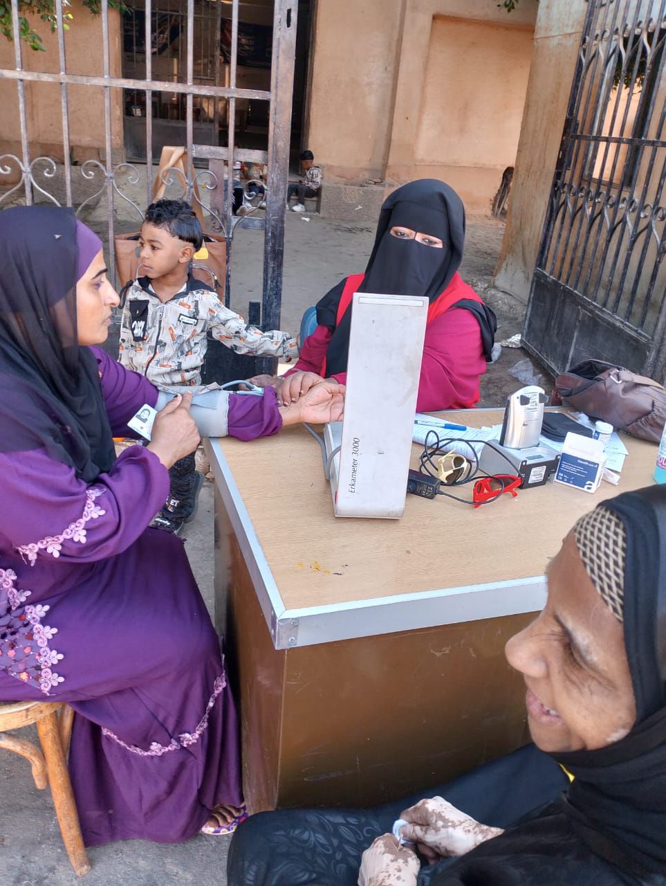 انتشار الفرق الطبية بمختلف الإدارات الصحية في عيد الأضحى بالأقصر انتشار الفرق الطبية بمختلف الإدارات الصحية في عيد الأضحى بالأقصر