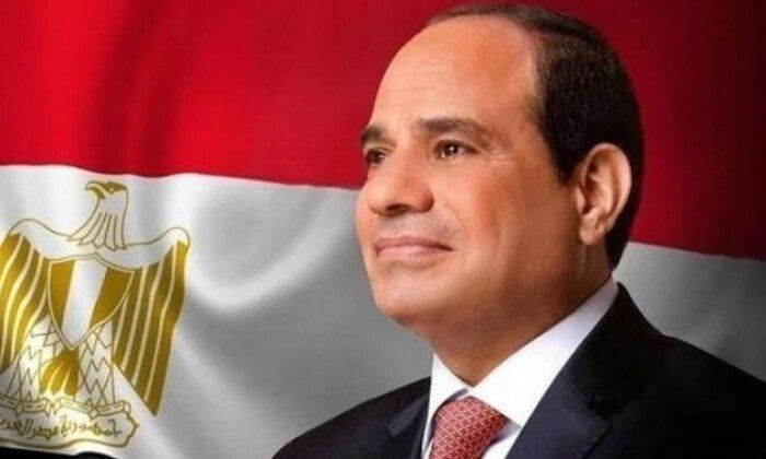 لفتة إنسانية كريمة.. الرئيس السيسي يطمئن على أحد أئمة خطبة عيد الأضحى (فيديو)