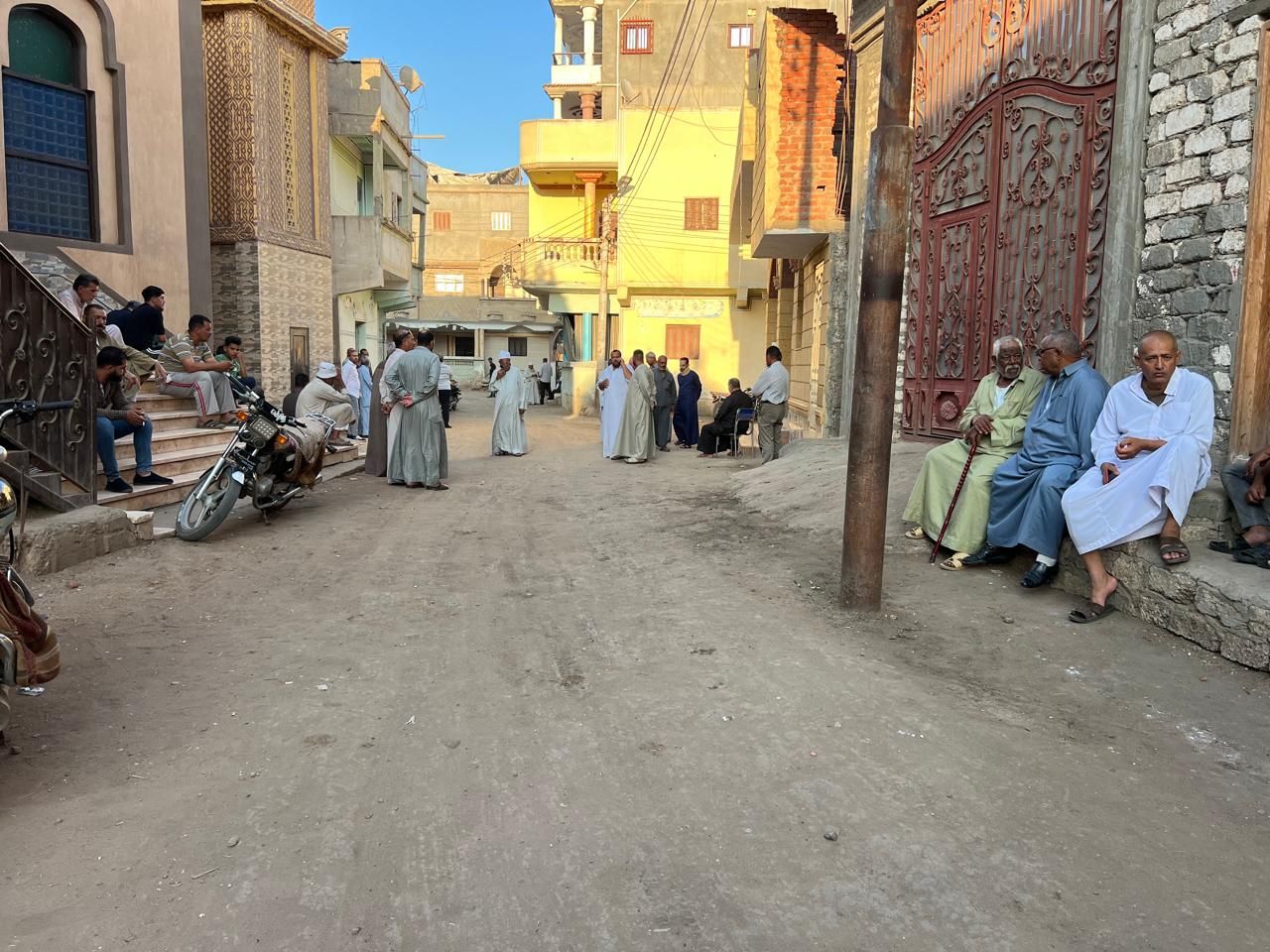 تجمع أهل القرية تجمع أهل القرية