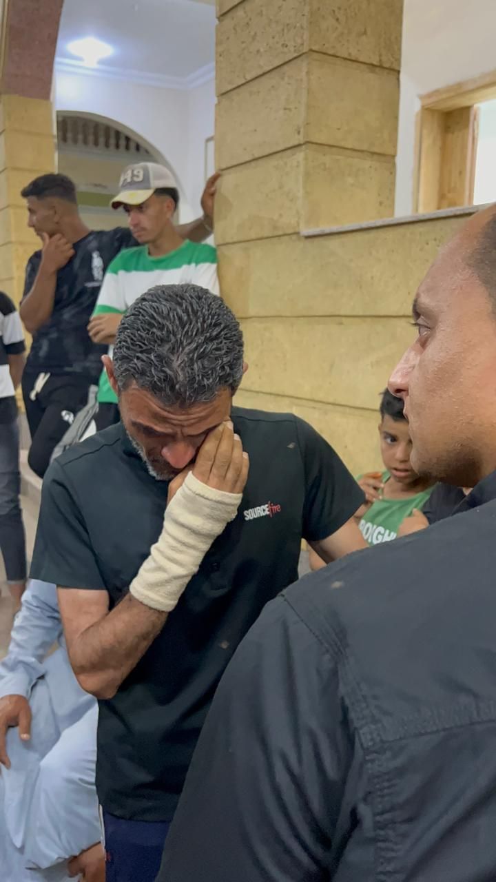 الدموع تملئ الأعين حزنا علي شهيد الشهامة الدموع تملئ الأعين حزنا علي شهيد الشهامة