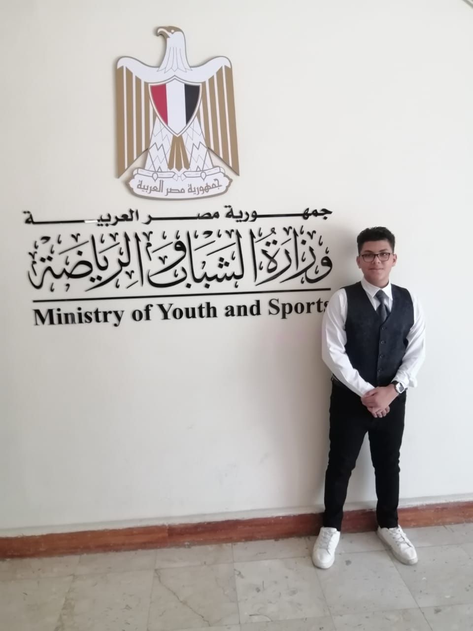 شاب اخر شاب اخر