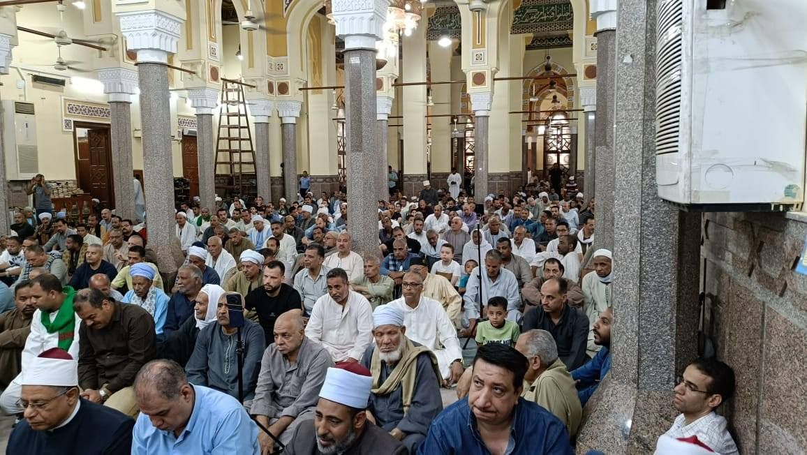 جموع المصلين بمسجد العارف جموع المصلين بمسجد العارف