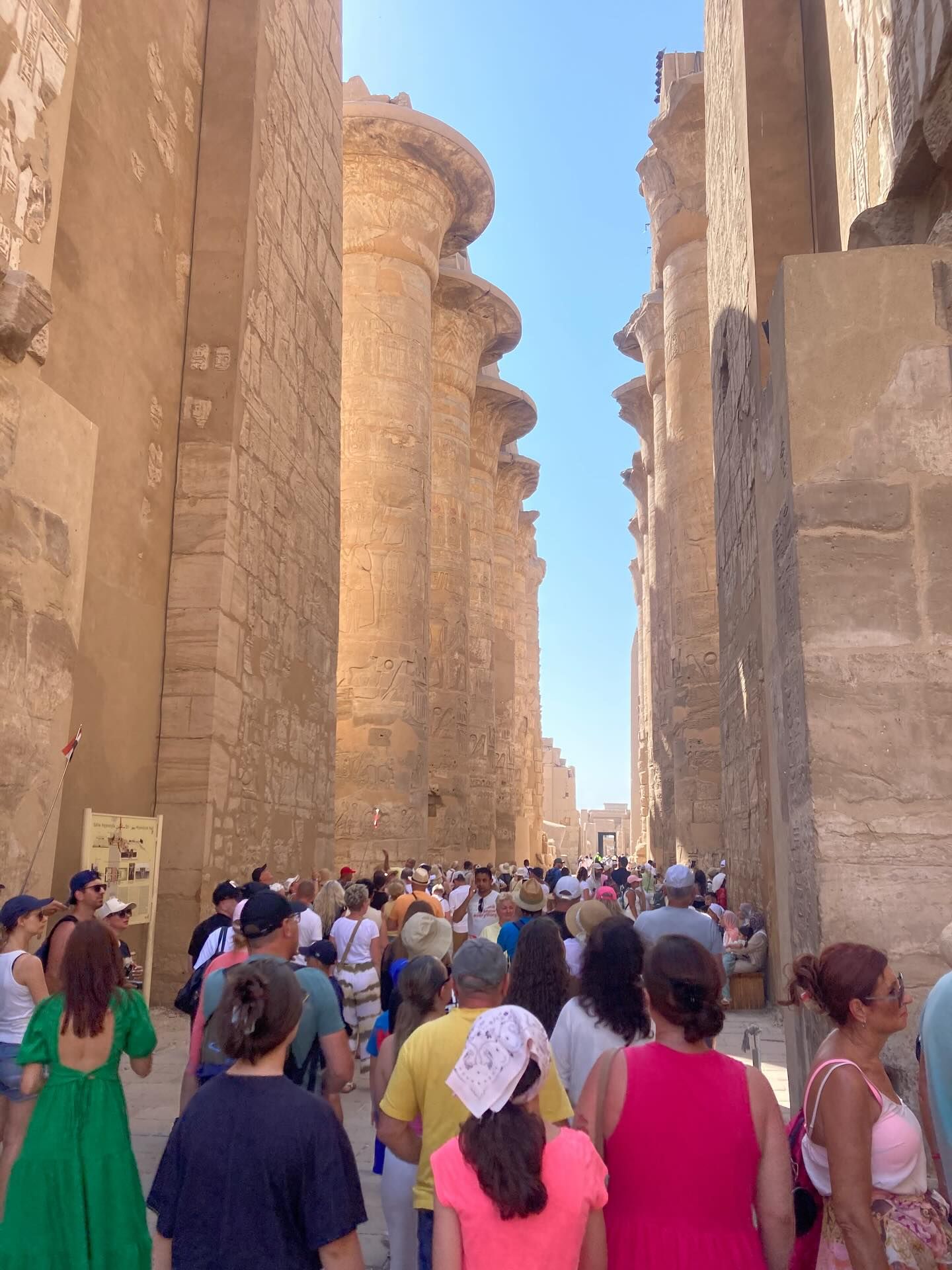 إقبال كبير من سياح العالم فى معابد الكرنك إقبال كبير من سياح العالم فى معابد الكرنك