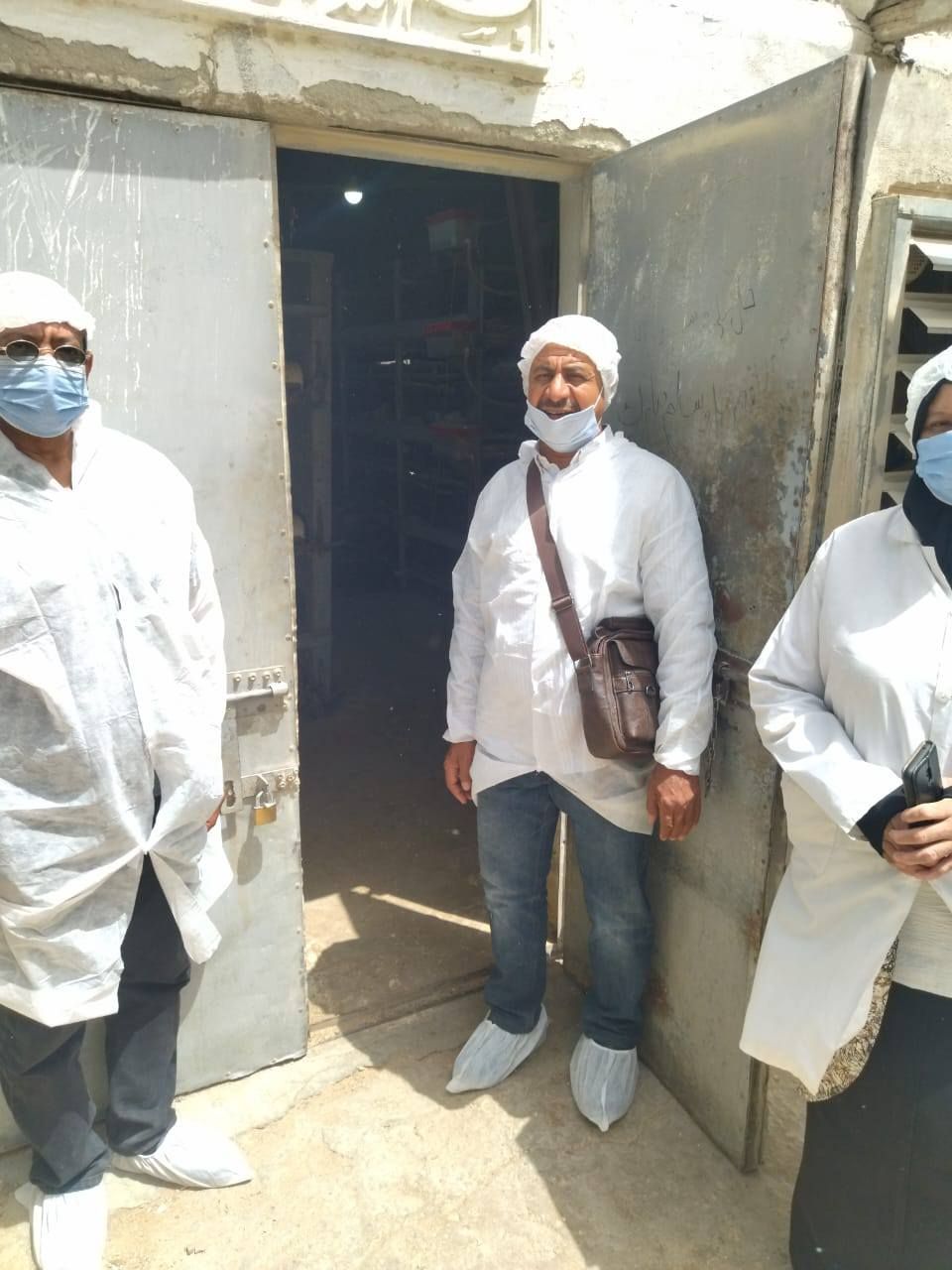فريق الطب البيطرى خلال مسح مزارع الدواجن فريق الطب البيطرى خلال مسح مزارع الدواجن