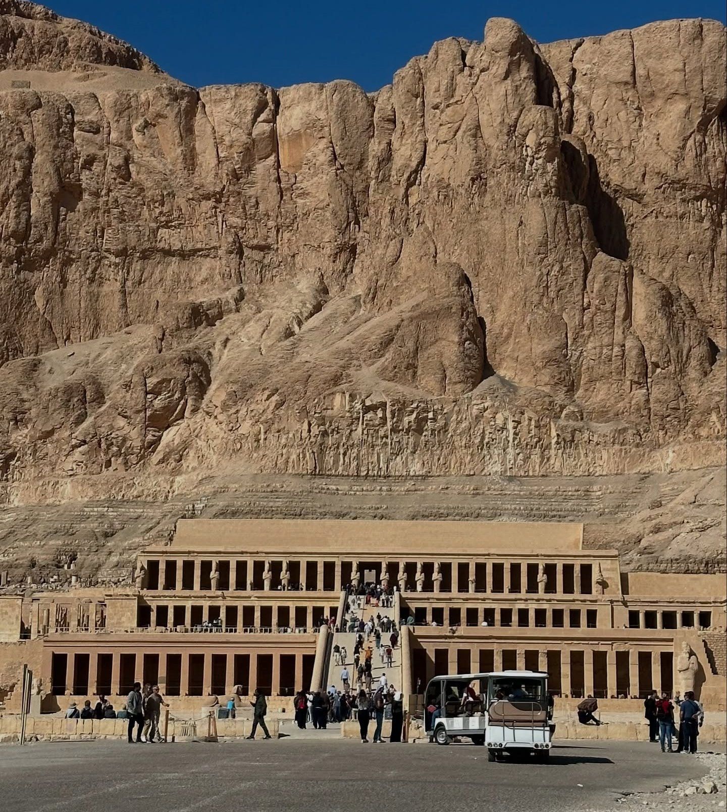 التوافد السياحى المميز فى معبد الملكة حتشبسوت التوافد السياحى المميز فى معبد الملكة حتشبسوت