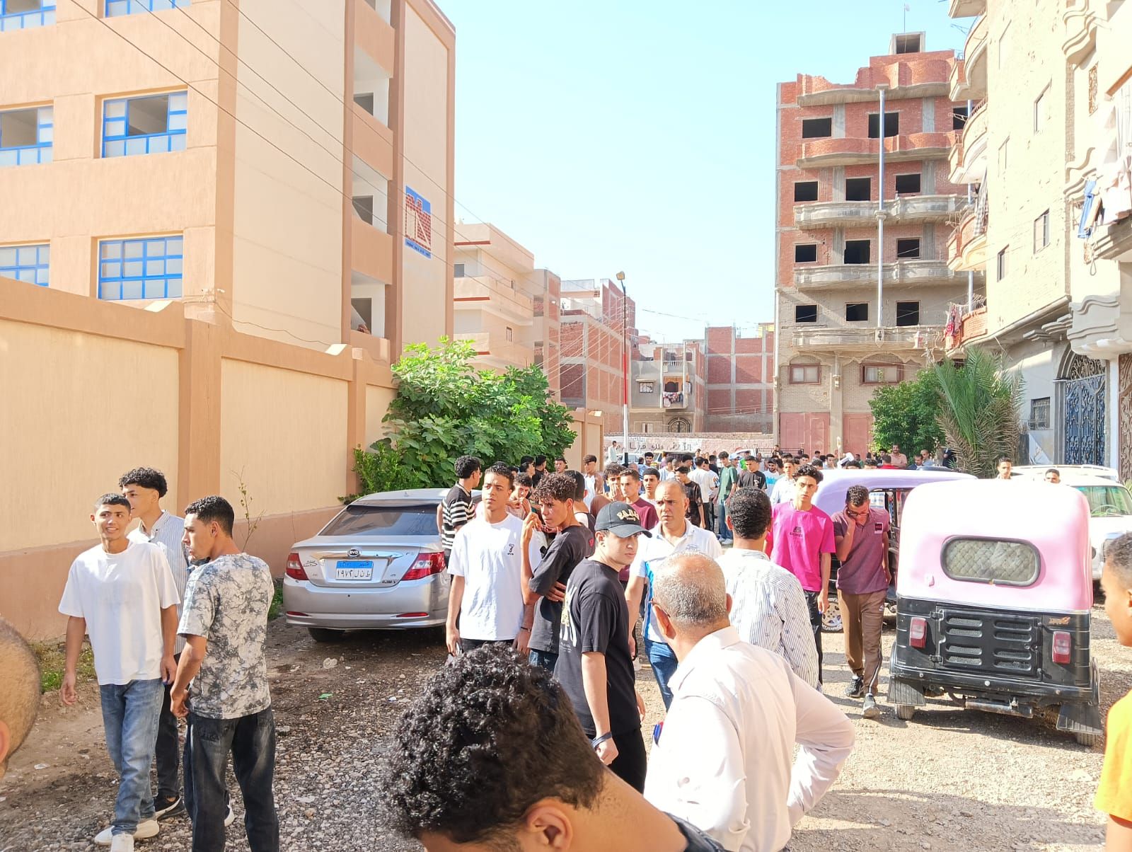 جانب من توافد الطلاب