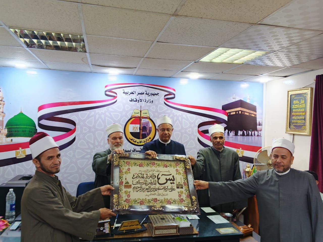 تبادل التكريم بين قيادات الأوقاف والأزهر تبادل التكريم بين قيادات الأوقاف والأزهر