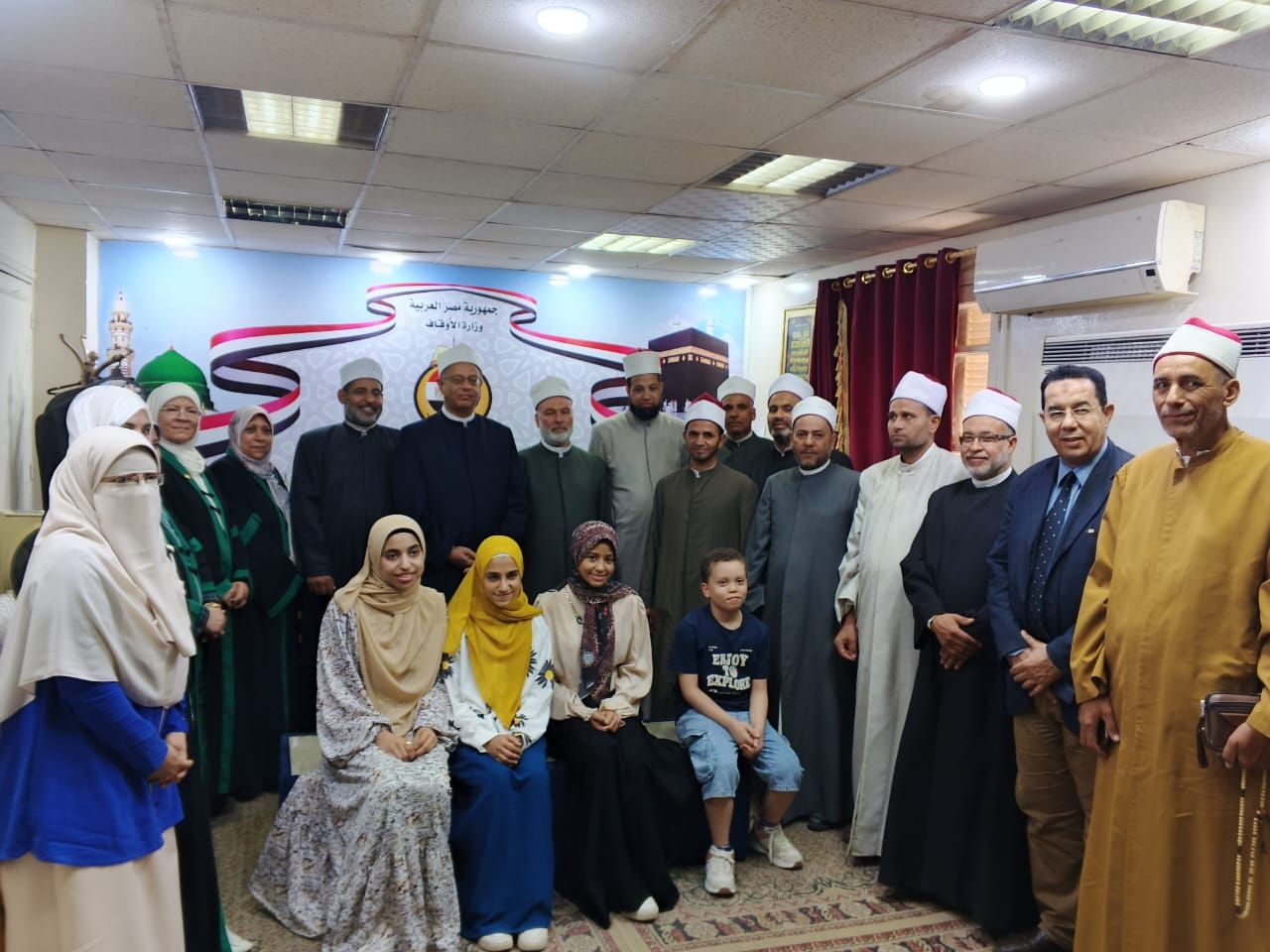 تكريم المتفوقين من أبناء العاملين بالأوقاف تكريم المتفوقين من أبناء العاملين بالأوقاف