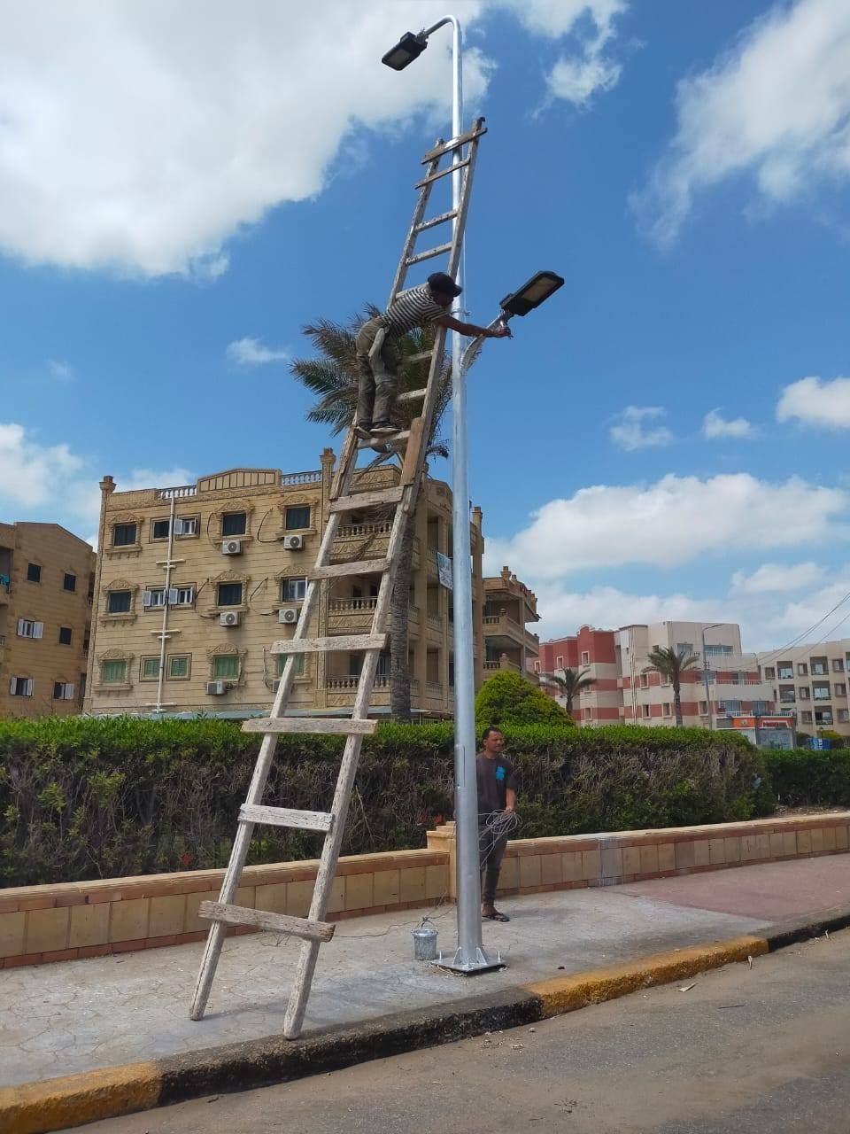 رفع كفاءة الإنارة بالمصيف رفع كفاءة الإنارة بالمصيف