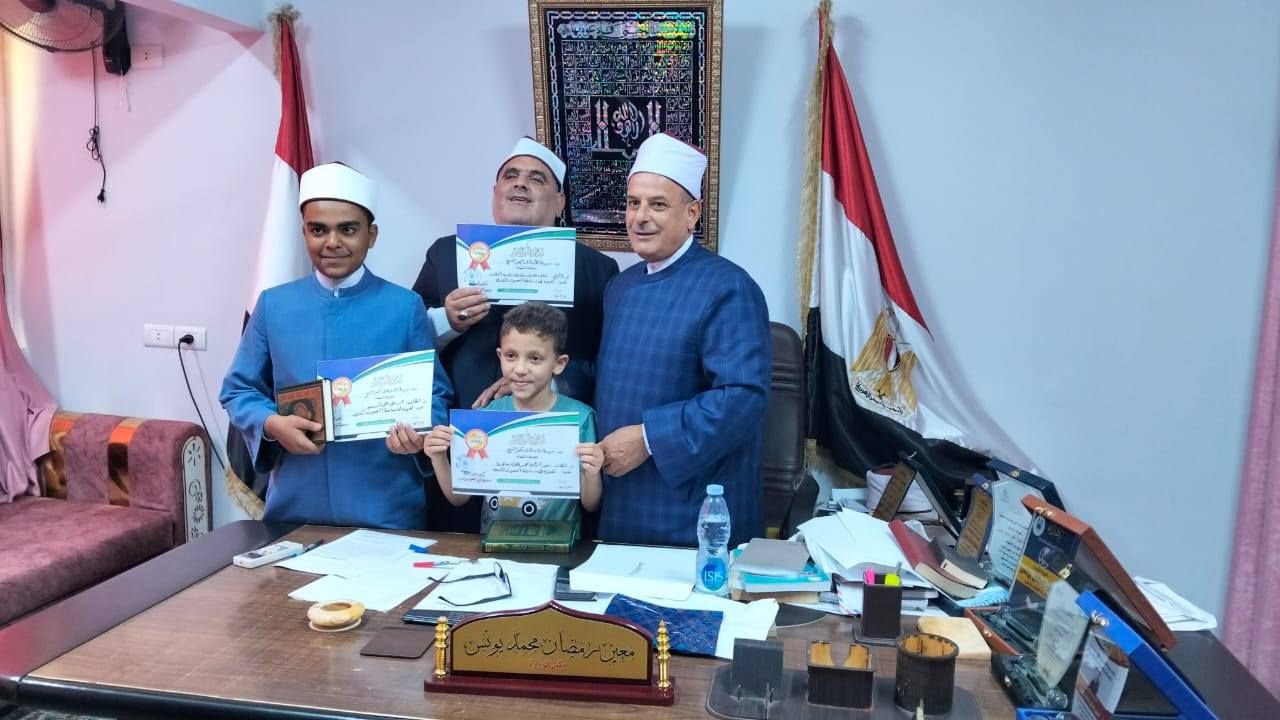 وكيل أوقاف كفر الشيخ يكرم أصحاب الصوات الندية وكيل أوقاف كفر الشيخ يكرم أصحاب الصوات الندية