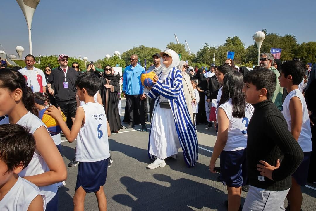 الشيخه موزا بملابس رياضية بين القطريين (إنستغرام)