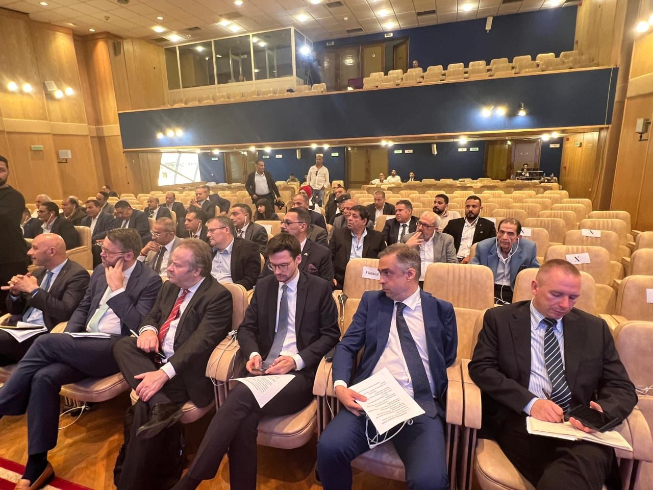 الوفد بالغرفة الوفد بالغرفة