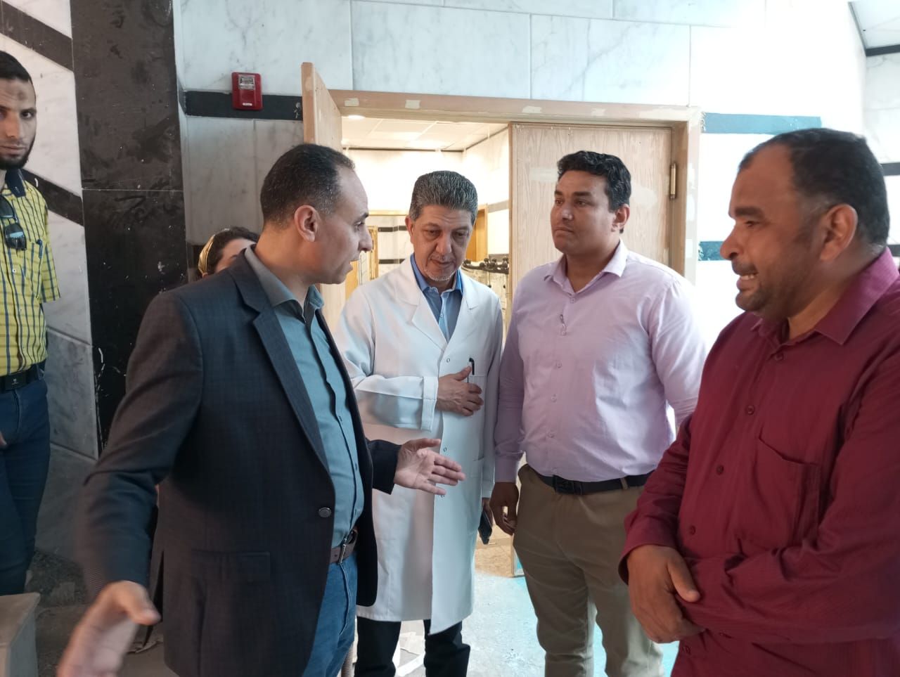 وكيل الوزارة يتابع مراحل الانشاء وكيل الوزارة يتابع مراحل الانشاء