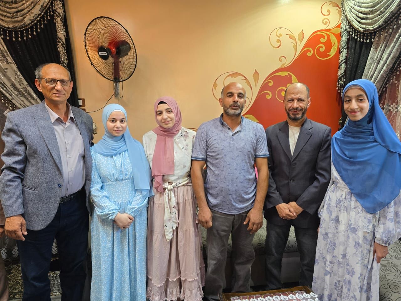 أولياء الأمور تحتفل لأوائل الشهادة الاعدادية بدمياط أولياء الأمور تحتفل لأوائل الشهادة الاعدادية بدمياط