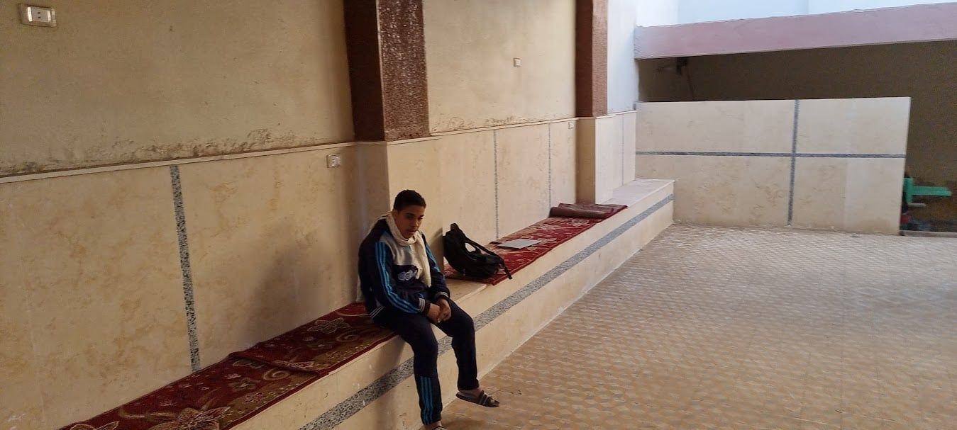 حتى الاطفال يأنسون بالتواجد فى المقبرة حتى الاطفال يأنسون بالتواجد فى المقبرة