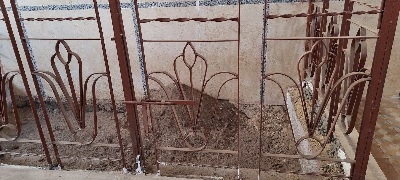 هنا يرقد صاحب الصوت الباكى هنا يرقد صاحب الصوت الباكى