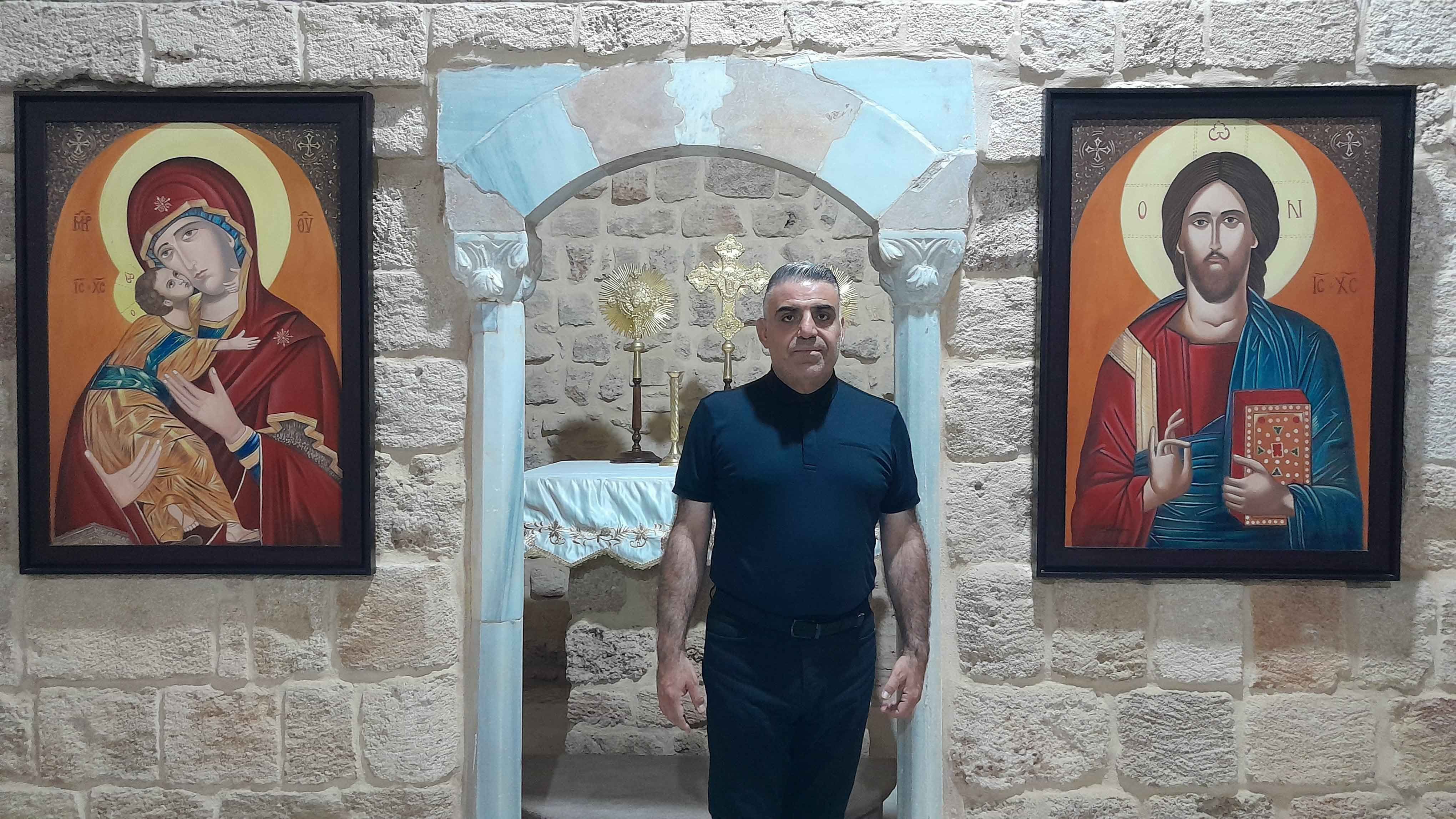 الأب فرنسيس.