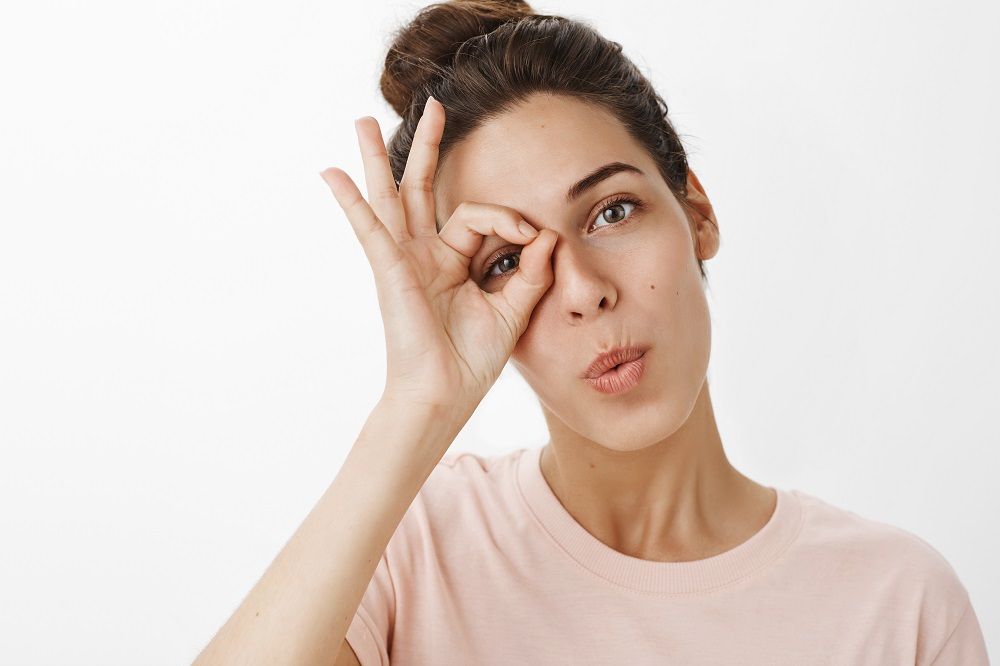 نصائح اخفاء الهالات السوداء (Freepik)