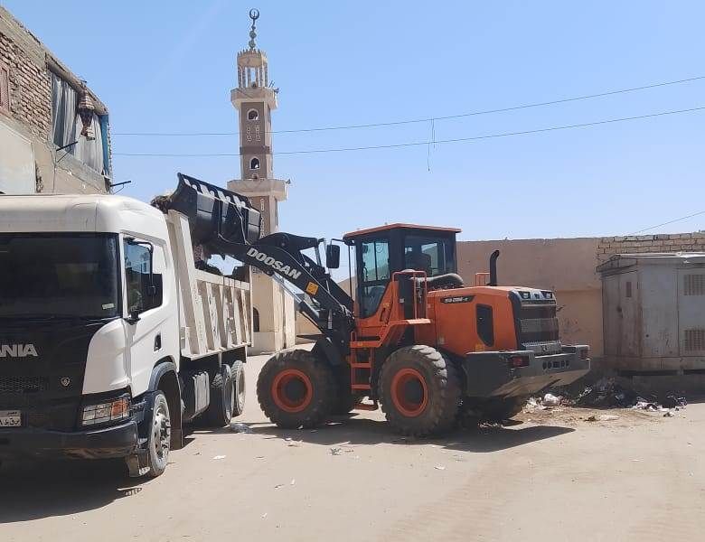 رفع 20 طن قمامة وتراكمات بمدينة الأقصر رفع 20 طن قمامة وتراكمات بمدينة الأقصر