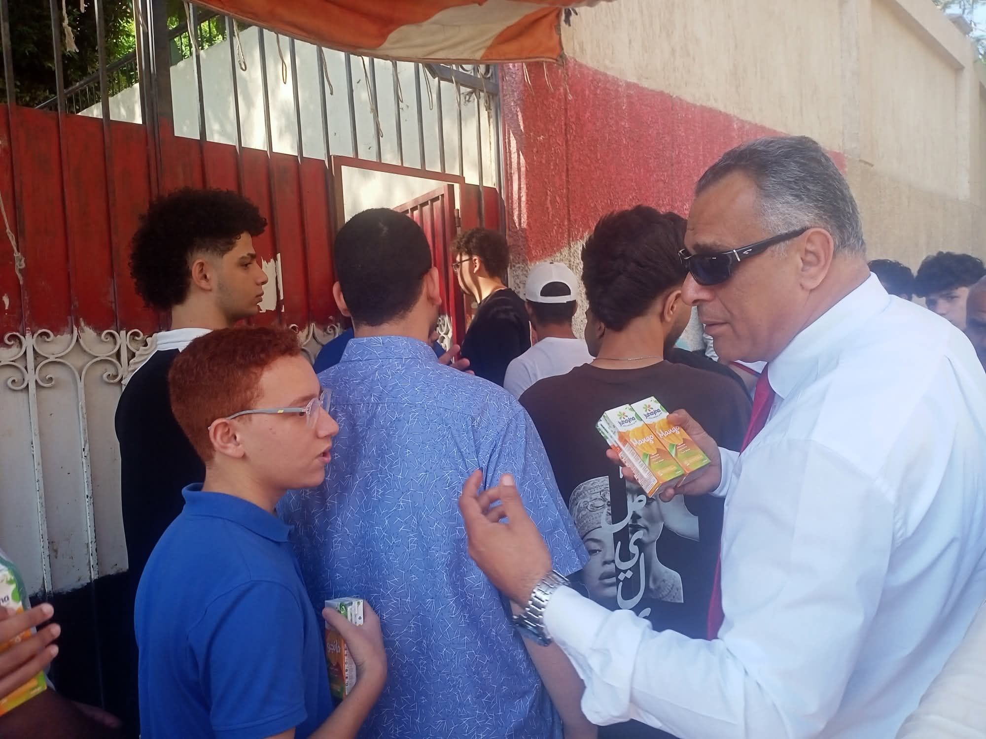 طلاب الثانوية العامة قبل الدخول للجان بالعبور